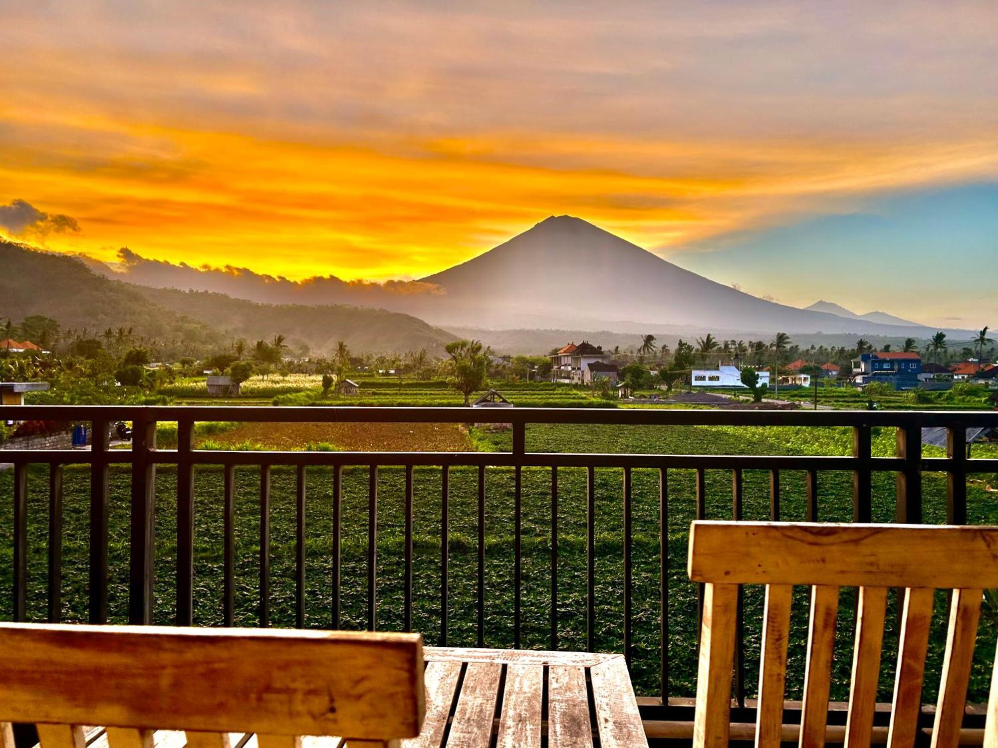 D'Uma Amed Homestay Exterior photo