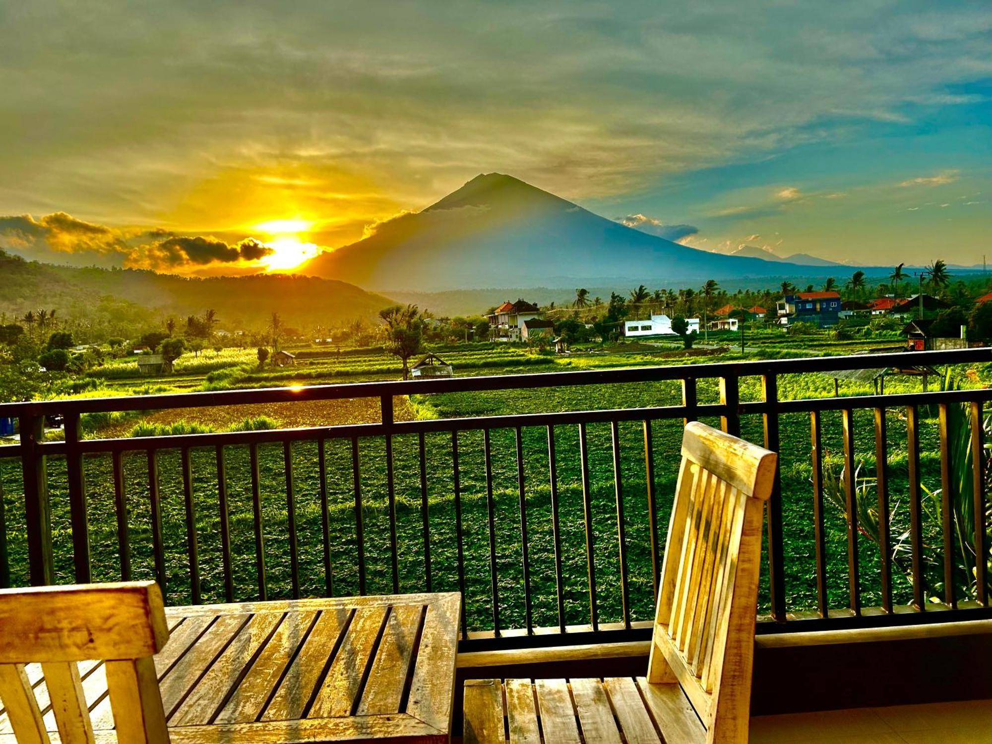 D'Uma Amed Homestay Exterior photo